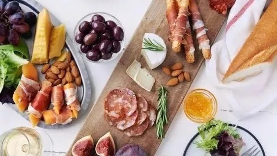 干喝不過(guò)癮？速看起泡酒的配餐小竅門(mén)